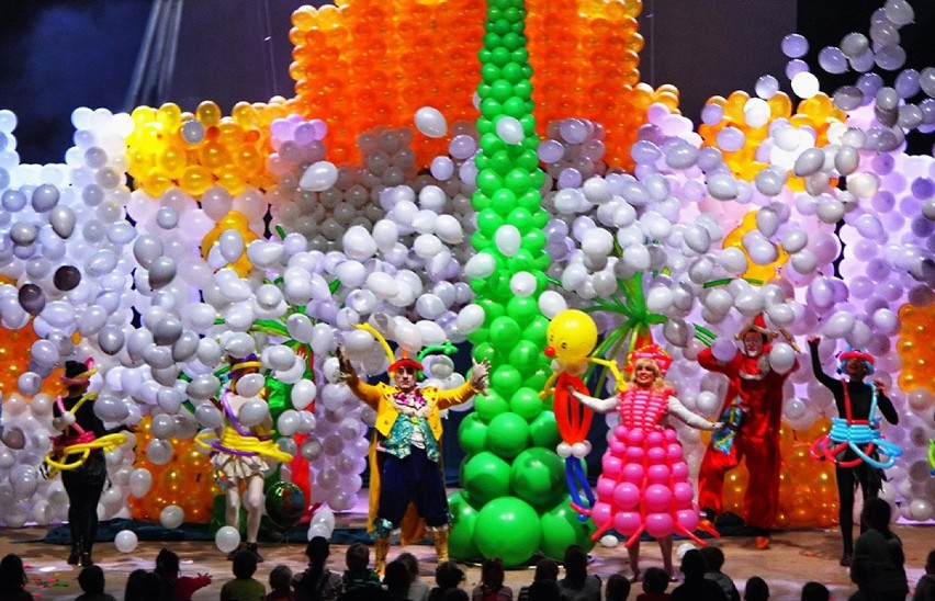 Funny Balls Show w Łodzi. Ponad 3000 balonów na scenie
