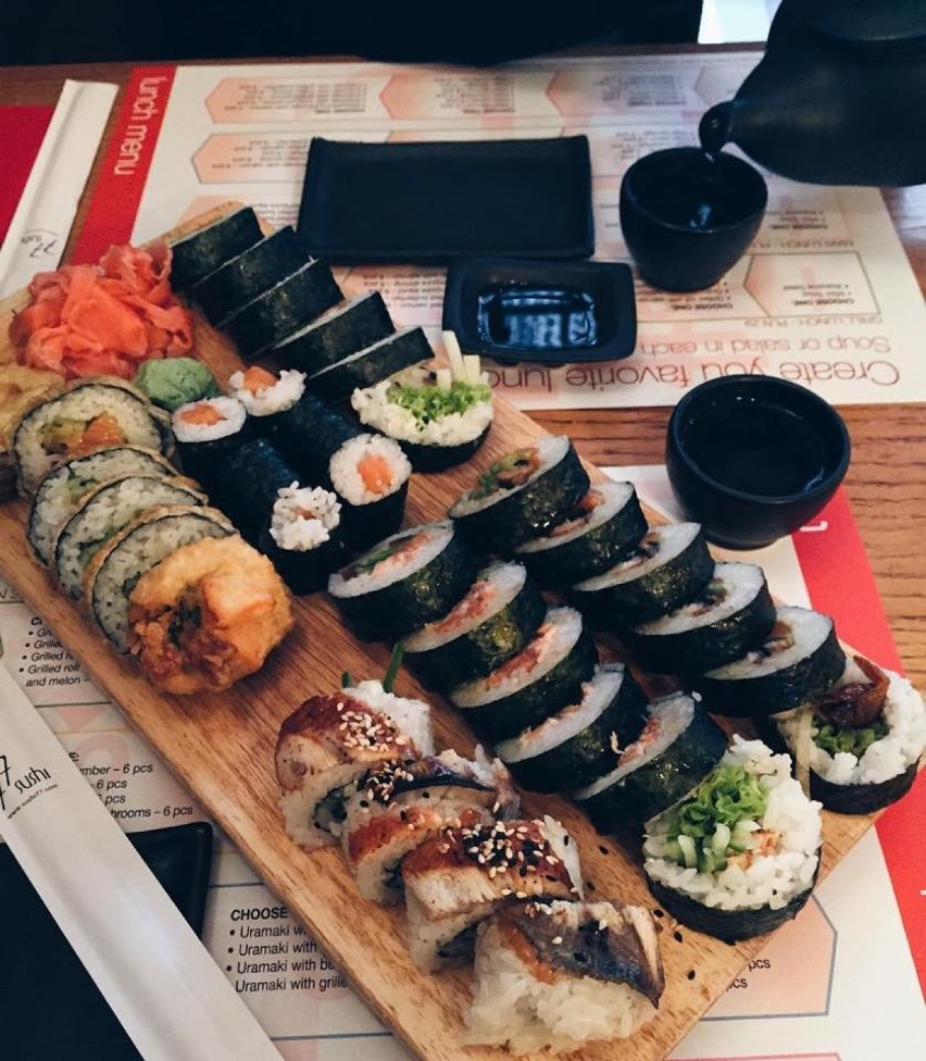 W Gdańsku lokal 77 Sushi znajduje się na ulicy Długie...