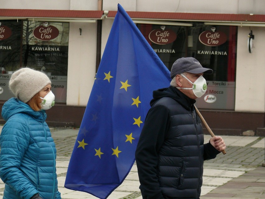 Kalisz: Protestowali przeciwko polskiemu wetu w Unii...