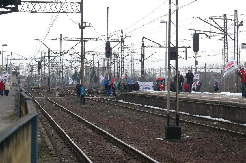 Strajkujący Kolejarze na stacji Tarnowskie Góry