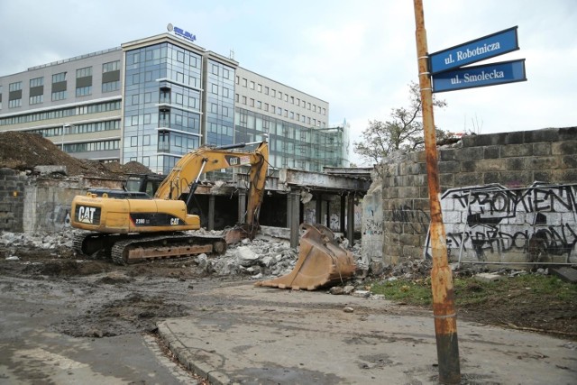 Burzenie starego i przygotowania do budowy nowego wiaduktu nad ulicą Smolecką przy skrzyżowaniu z Robotniczą