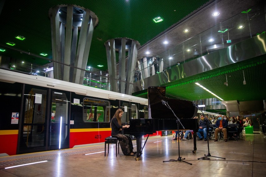Wyjątkowy koncert chopinowski na stacji metra za nami. W niedzielę wyruszy tramwaj z muzyką na żywo