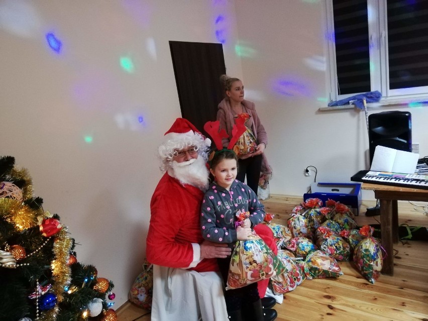 Mikołaj odwiedził świetlicę w Cieślach (ZOBACZ ZDJĘCIA)