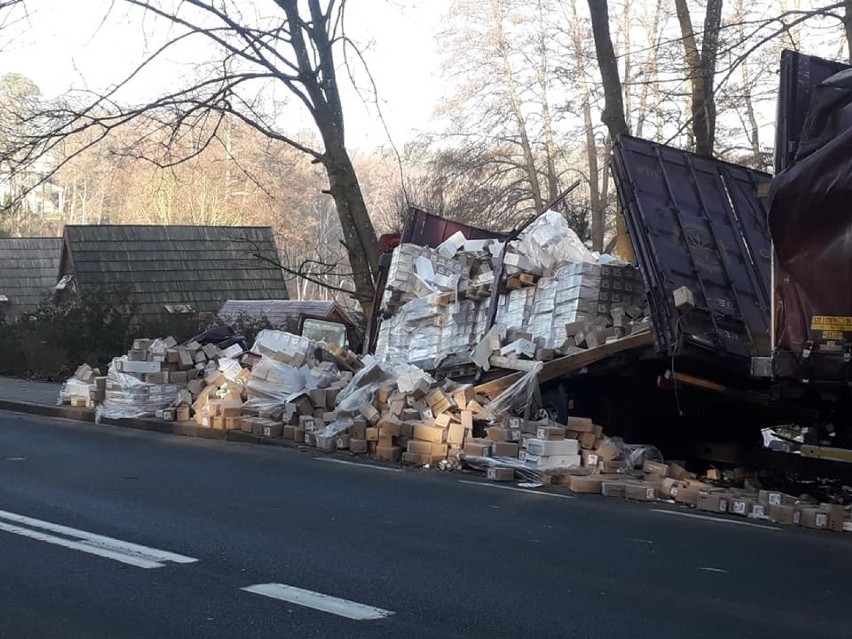 Do groźnie wyglądającej kolizji doszło na trasie Strzelce...