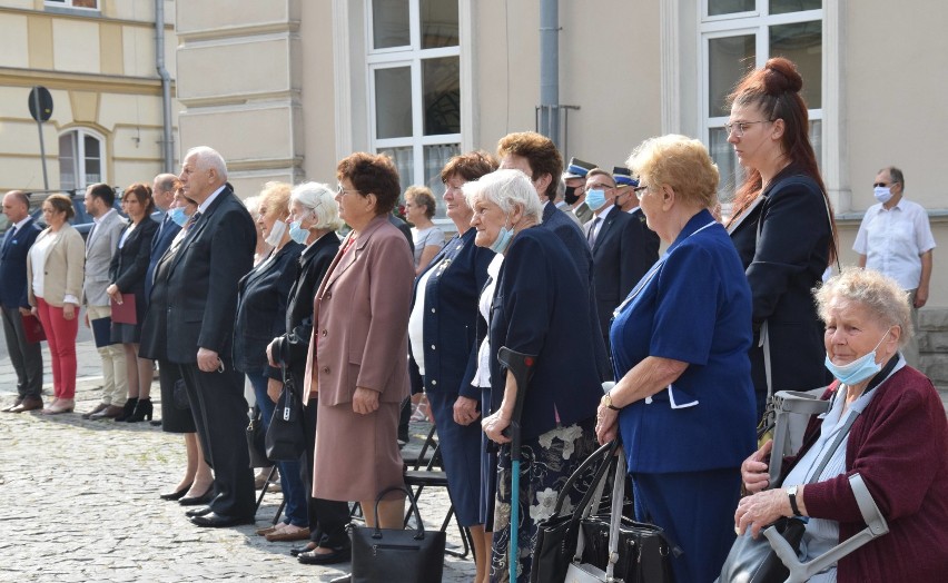 Dzień Sybiraka w Jarosławiu. Uroczystości odbyły się dzisiaj na placu Skargi przy pomniku bohaterów II wojny światowej [ZDJĘCIA]