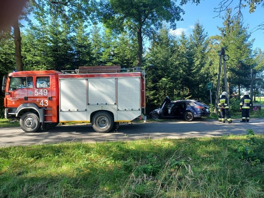 Wypadek w Glinie koło Tomaszowa. Dwie osoby poszkodowane [ZDJĘCIA]