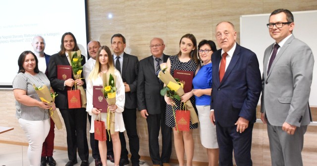 Absolwenci odebrali nagrodę podczas sesji Rady Powiatu Malborskiego.
