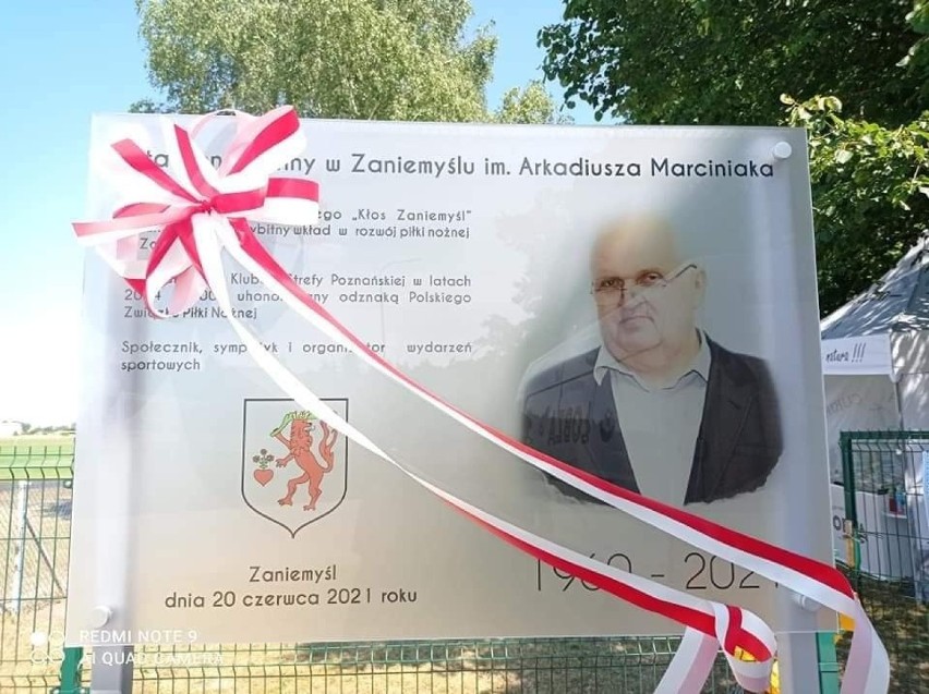 Przed stadionem w Zaniemyślu stanęła też tablica pamiątkowa...