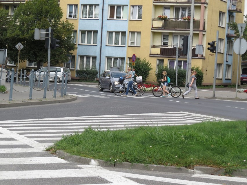 Zbyt krótko pali się zielone światło dla pieszych przy ul. Paderewskiego w Brodnicy