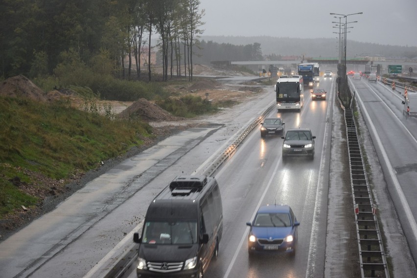 Trójmiasto: Protest przewoźników autokarowych z Pomorza 14.10.2020. Trzy godziny krążyli po Trójmieście, bo ich firmy bankrutują