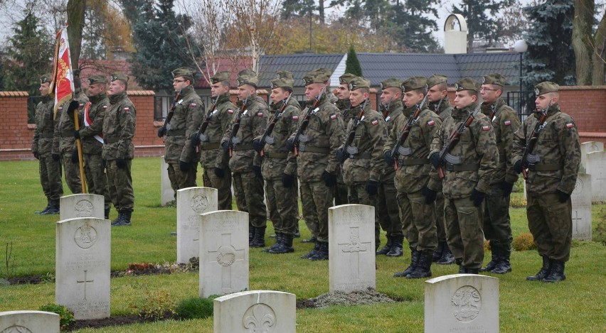 Upamiętniono ofiary I i II wojny światowej pochowane na malborskich cmentarzach [ZDJĘCIA]