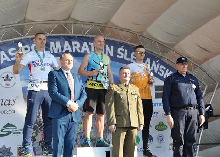 Dzielnicowy z Komisariatu Policji w Błaszkach dobrze rozpoczął nowy sezon biegowy 