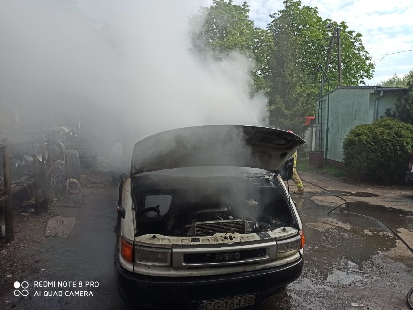 Pożar samochodu dostawczego na ul. Rapackiego w Grudziądzu [zdjęcia]