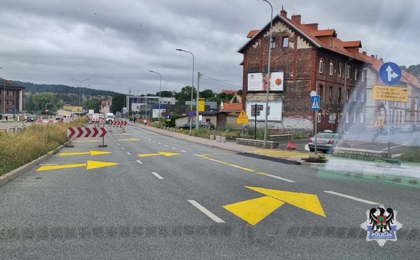 Na zdjęciu tymczasowa organizacja ruchu w rejonie ul. Sikorskiego w Wałbrzychu.