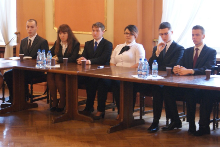 Kalisz: Młodzieżowa Rada Miasta oficjalnie zainaugurowała działalność. ZDJĘCIA