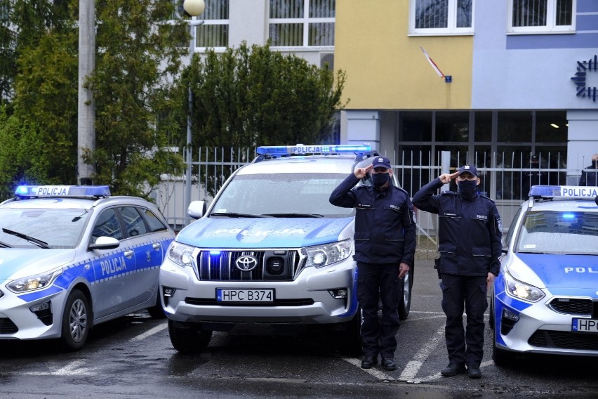 Funkcjonariusze w Toruniu oddają hołd zastrzelonemu...