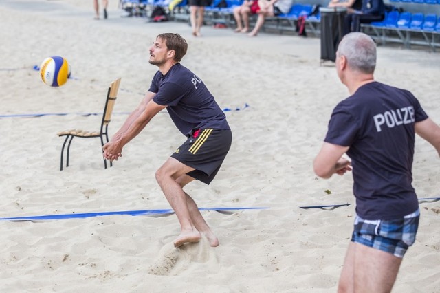 Puck, siatkówka plażowa policjantów