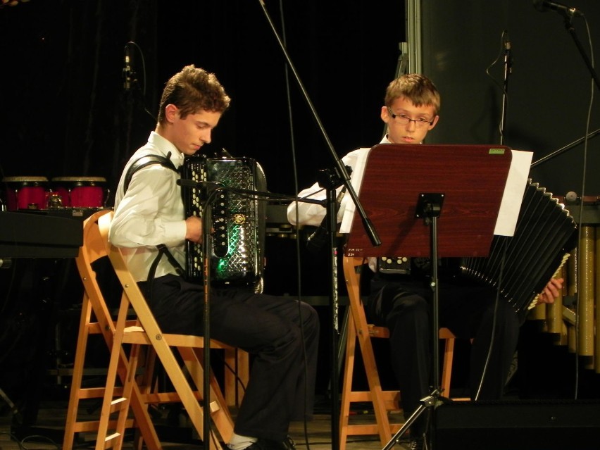 Karol Durda i Michał Kałuża wykonali utwór Piazzolli.