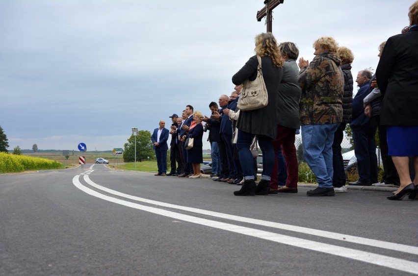 Otwarcie drogi Mroczki - Boguszki - Milewo w gminie Trzcianne. Przebudowano ją dzięki Funduszowi Dróg Samorządowych