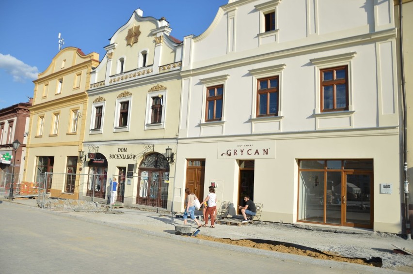 Odnowione kamienice w centrum Bochni, wrzesień 2020