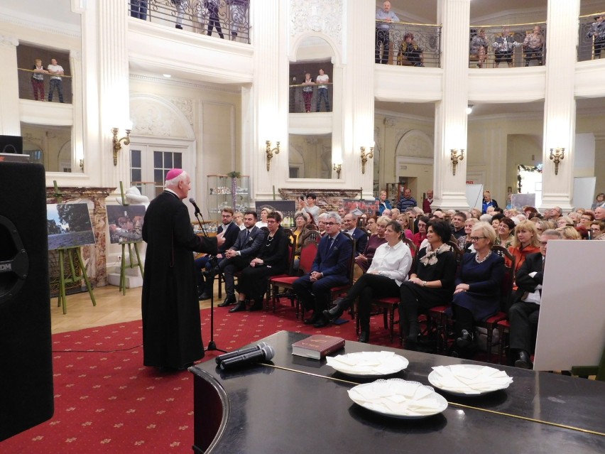 Szczawno-Zdrój: Spotkanie opłatkowe w Domu Zdrojowym z udziałem biskupa (ZDJĘCIA)