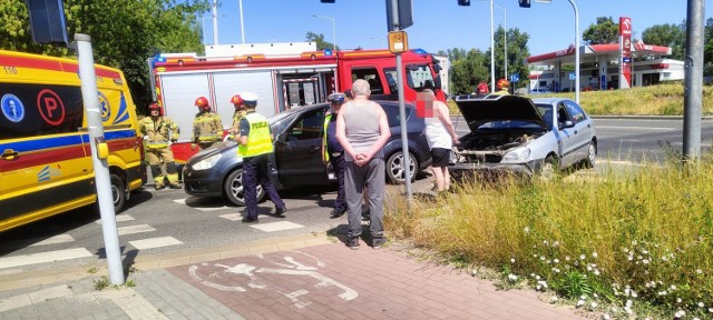 We Włocławku zderzyły się dwa samochody osobowe, którymi łącznie podróżowało 5 osób w tym dziecko