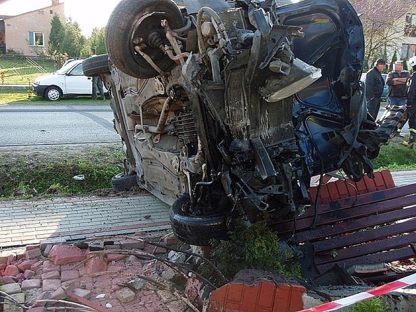 Wypadek w Pysznicy. Ranny kierowca trafił do szpitala