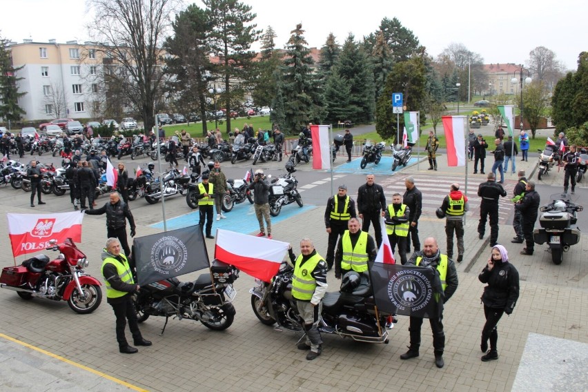 Parada motocyklowa ulicami Chełma. Tak motocykliści uczcili Święto Niepodległości. Zobacz zdjęcia