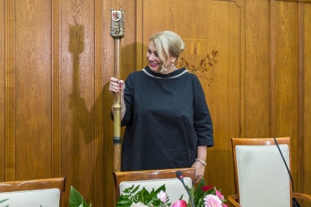 Elżbieta Piniewska jest radną wojewódzką od 2010 roku, od ubiegłego roku pełniła funkcje wiceprzewodniczącej. Wczoraj wybrano ją przewodniczącą sejmiku.