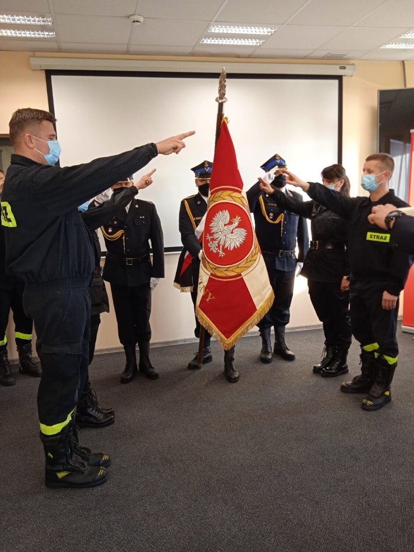 Ślubowanie strażaków Państwowej Straży Pożarnej w Obornikach