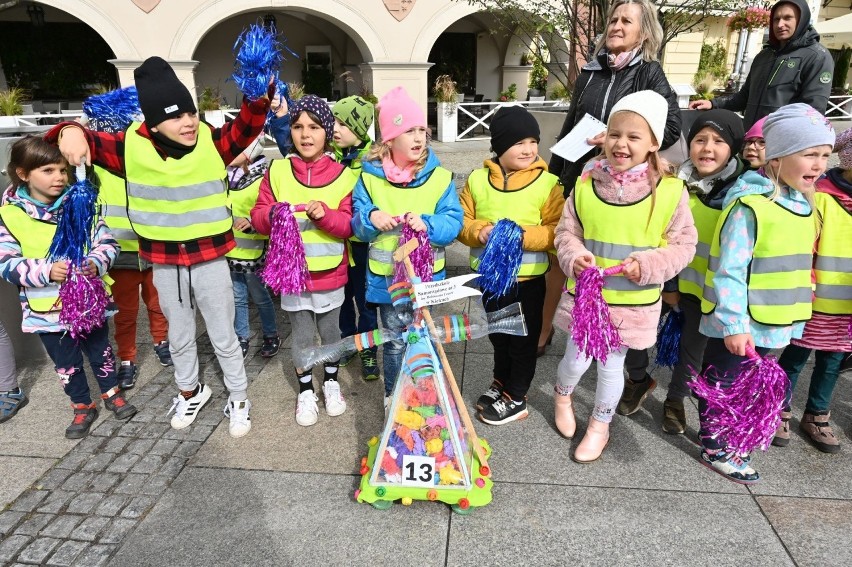 Festiwal Wiatru w Kielcach. Kolorowe wiatraki opanowały kielecki Rynek. Wybrano te najpiękniejsze (ZDJĘCIA)