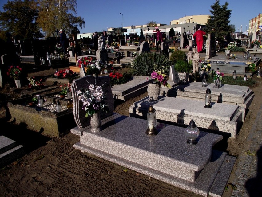 Cmentarz parafialny w Zbąszyniu, przed Dniem Wszystkich Świętych - 31 października 2018