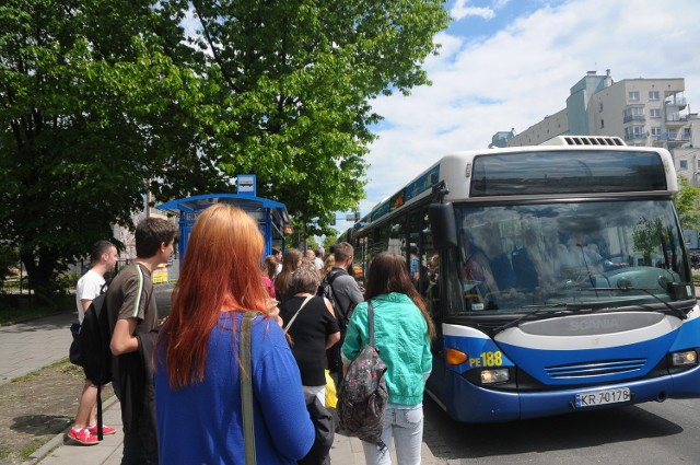 Pasażerów autobusów linii 139 złoszczą opóźnione kursy