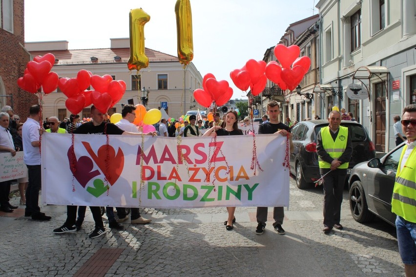 Jedenasty już "Marsz dla Życia i Rodziny" w Radomiu. Setki rodzin przeszły ulicami miasta. Zobaczcie zdjęcia