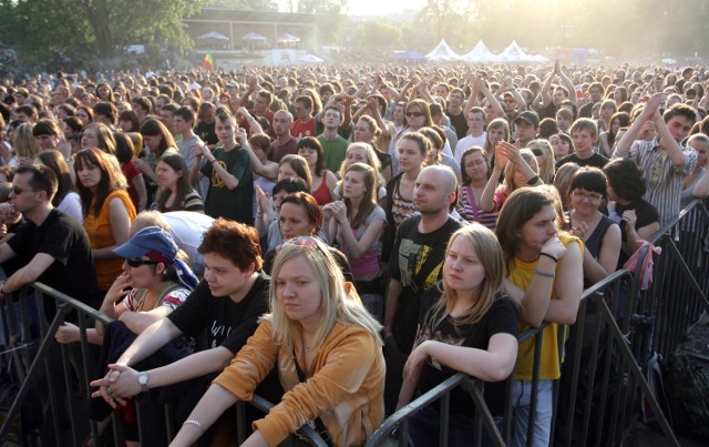 Politechnika organizuje swoje juwenalia na Stadionie Syrenki. Studenci stopniowo ogłaszają line-up. W tym momencie, znamy już pięć zespołów, które zagrają dla żaków. 

W piątek 15 maja zagrają: 

- Bomba Kaloryczna
- The Cookies
- Sidney Polak
- Fisz Emade
- Mesajah
- Brodka 

Wstęp wolny 
Start: godz. 16

Dzień później zaprezentują się:

- Pod Sufitem Dżungla
- Jutro Wieczorem
- The Dumplings
- Małpa  
- T. Love
- Lady Pank 

Wstęp wolny
Start: godz. 16

Czytaj też: Studenci Politechniki organizują swoje święto. Będzie dużo alternatywnego grania