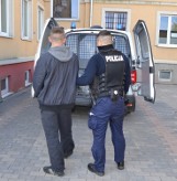 Pruszcz Gdański. Sprawcy kradzieży dwóch samochodów oraz włamań do piwnic zatrzymani przez policjantów