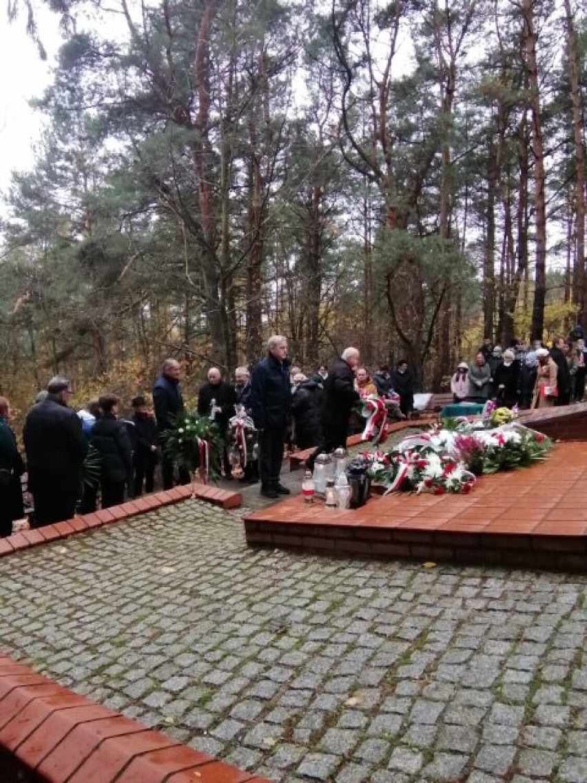 Delegacja władz Gminy Budzyń uczciła pamięć pomordowanych w Górach morzewskich
