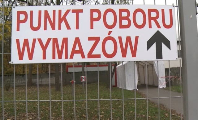 Punkt pobrań wymazów w Oświęcimiu znajduje się na terenie oświęcimskiego szpitala w oznaczonym miejscu od strony ulicy Szpitalnej