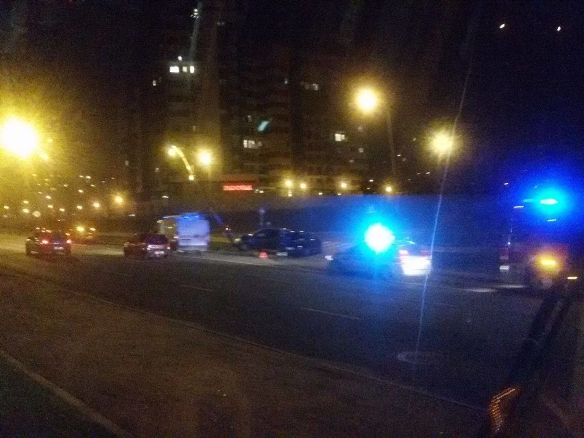 Na Rokicińskiej w Łodzi pijany kierowca uderzył w latarnię [ZDJĘCIA]