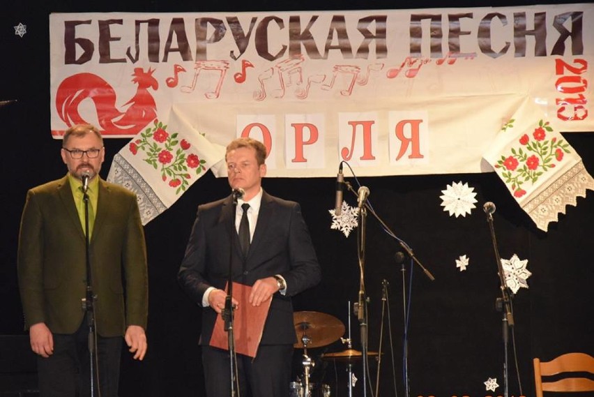 Festiwal Piosenki Białoruskiej. Wójt Leon Pawluczuk w...