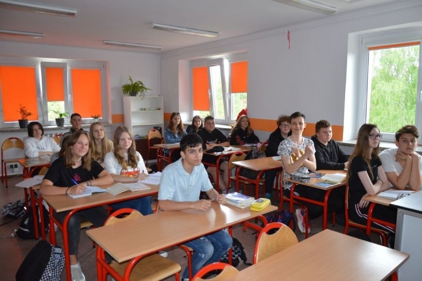 Uczniowie z powiatu skarżyskiego przystąpią do egzaminu ósmoklasisty 2022. Odpowiedzi opublikujemy na ECHODNIA.EU