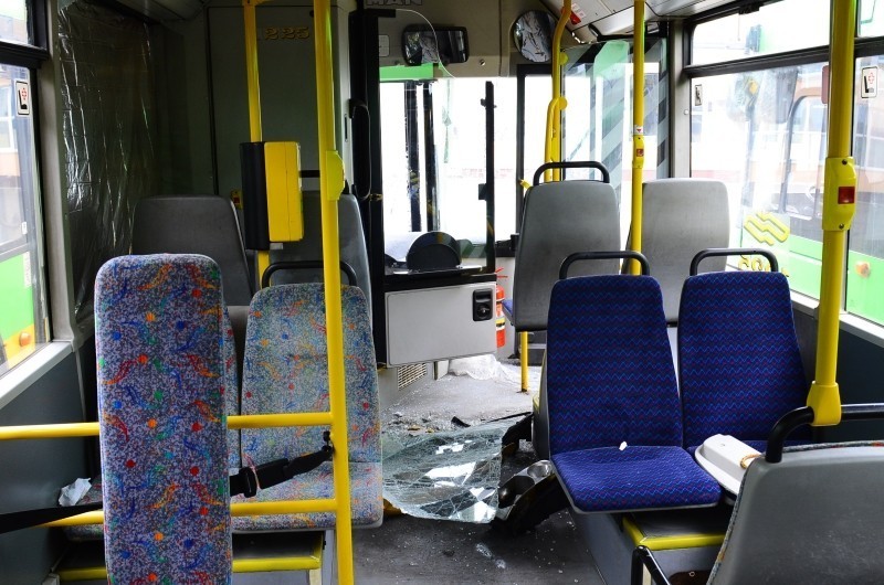 Autobus, który brał udział w wypadku na Głogowskiej