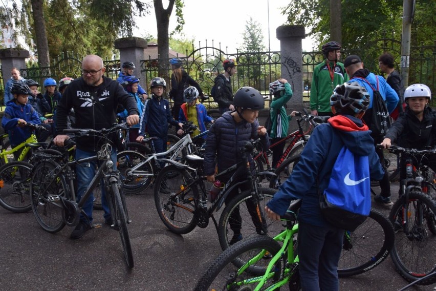 Dzień bez samochodu w Szczecinku, czyli młodzież na dwóch kółkach [zdjęcia]