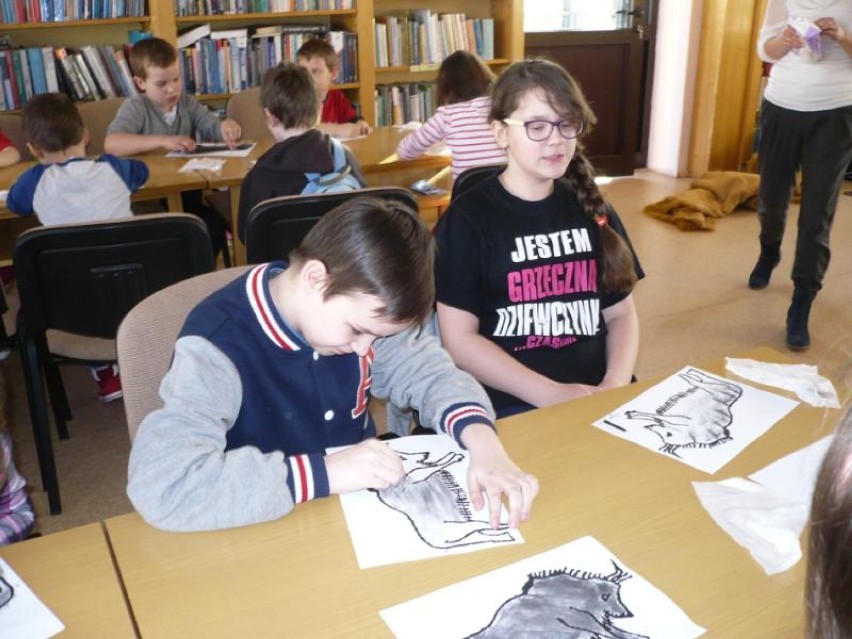 Dzień książki dziecięcej w Malborku. Interaktywna podróż z Michałem Zawadką