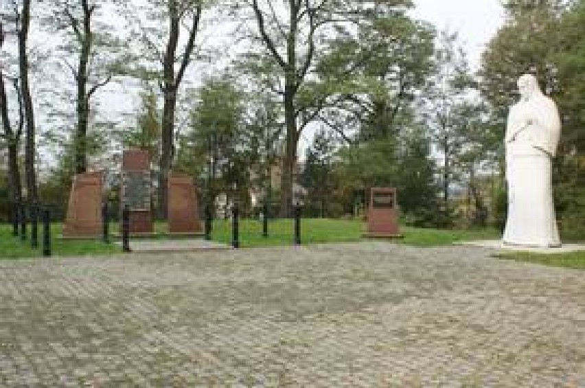 Cmentarz wojenny oraz pomnik żołnierzy Armii Czerwonej i...