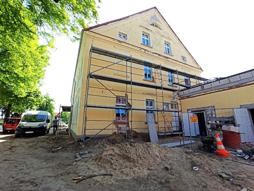 Multibiblioteka i budynek przy ulicy Buszy już niemal skończone. Jak prezentują się z zewnątrz? [ZDJĘCIA]