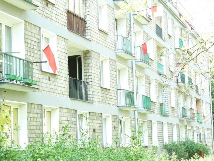 Mieszkańcy Warszawy chętnie wywieszali flagi na 3 Maja [ZDJĘCIA]