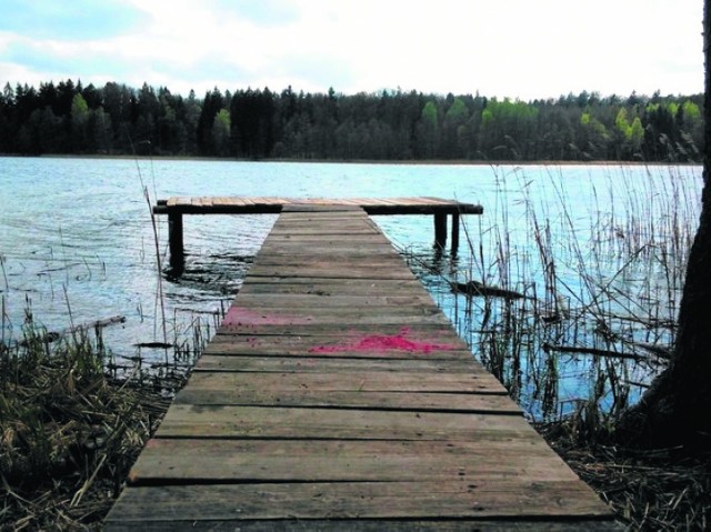 Jest działka nad jeziorem, ale nie można jej zabudować