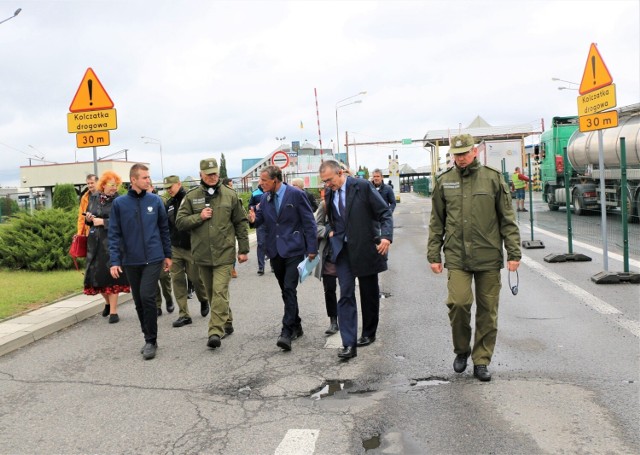 Przedstawiciele komisji LIBE Parlamentu Europejskiego z wizytą na granicy w Korczowej i Duńkowicach w gminie Radymno.