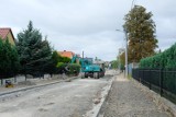 Remont ulicy Staszica w Żarach. Ulica od miesięcy jest rozkopana, prace mają potrwać do końca września